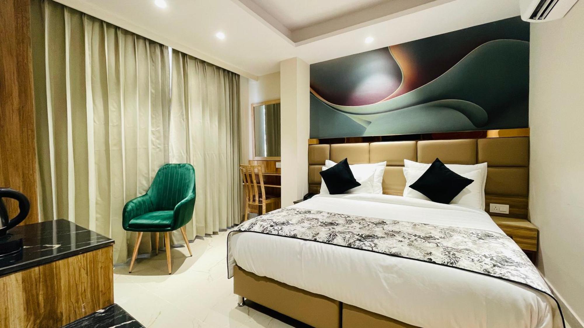 Travellers Hotel Нью-Дели Экстерьер фото