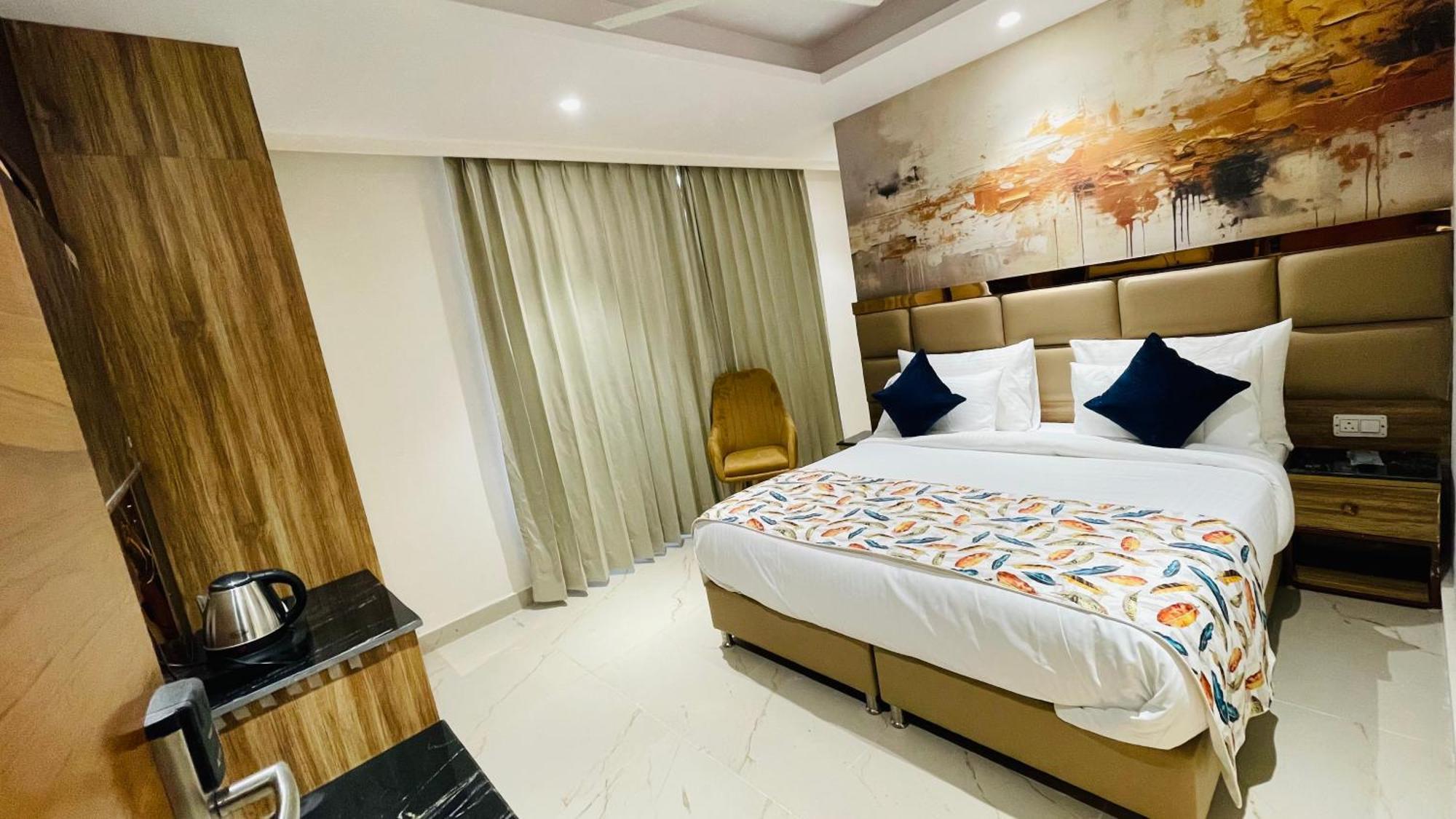 Travellers Hotel Нью-Дели Экстерьер фото