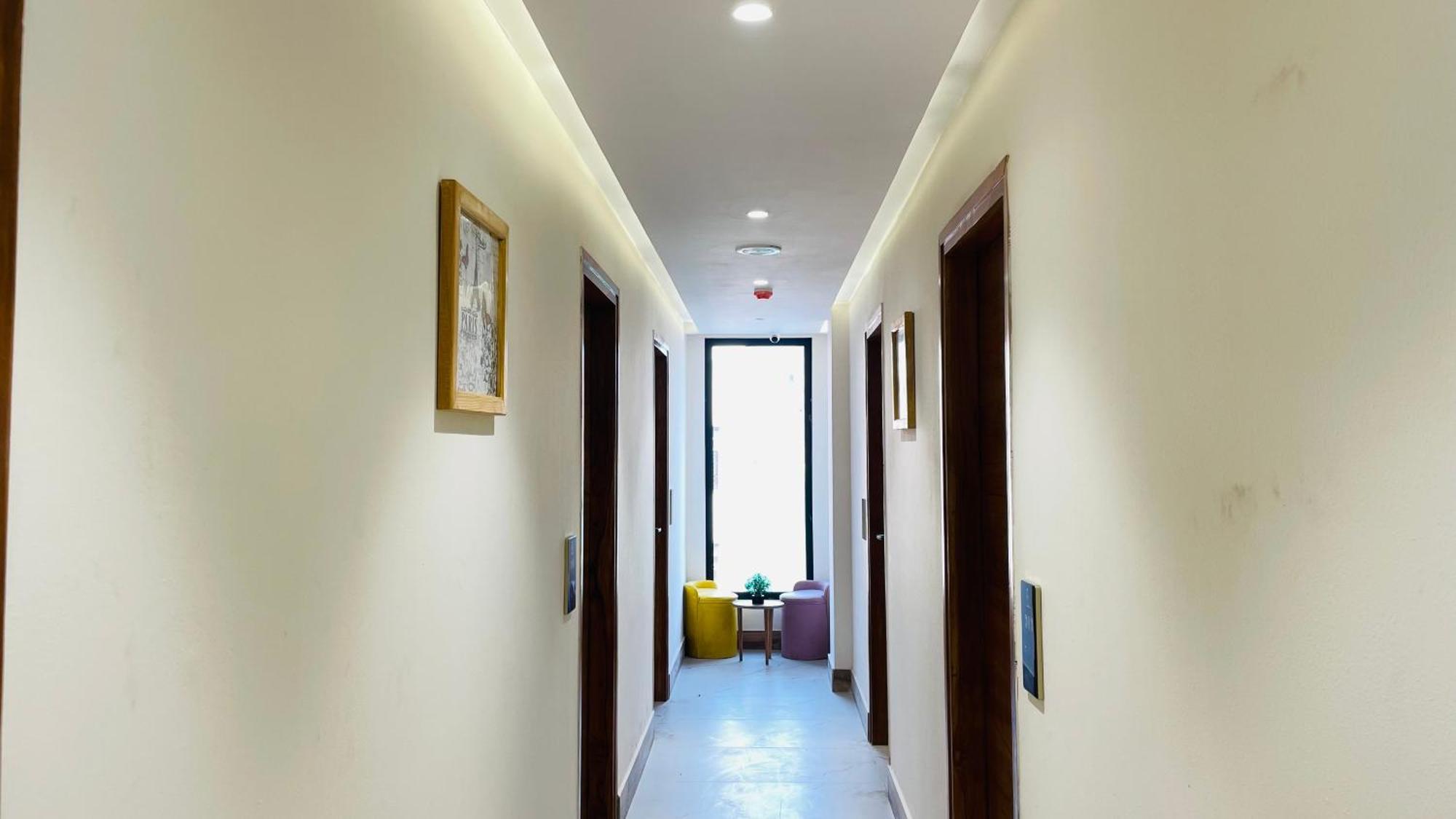 Travellers Hotel Нью-Дели Экстерьер фото