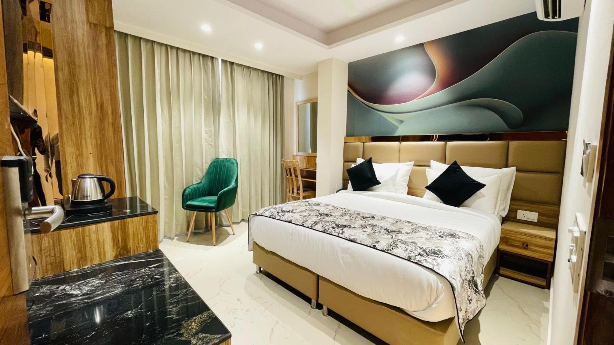 Travellers Hotel Нью-Дели Экстерьер фото
